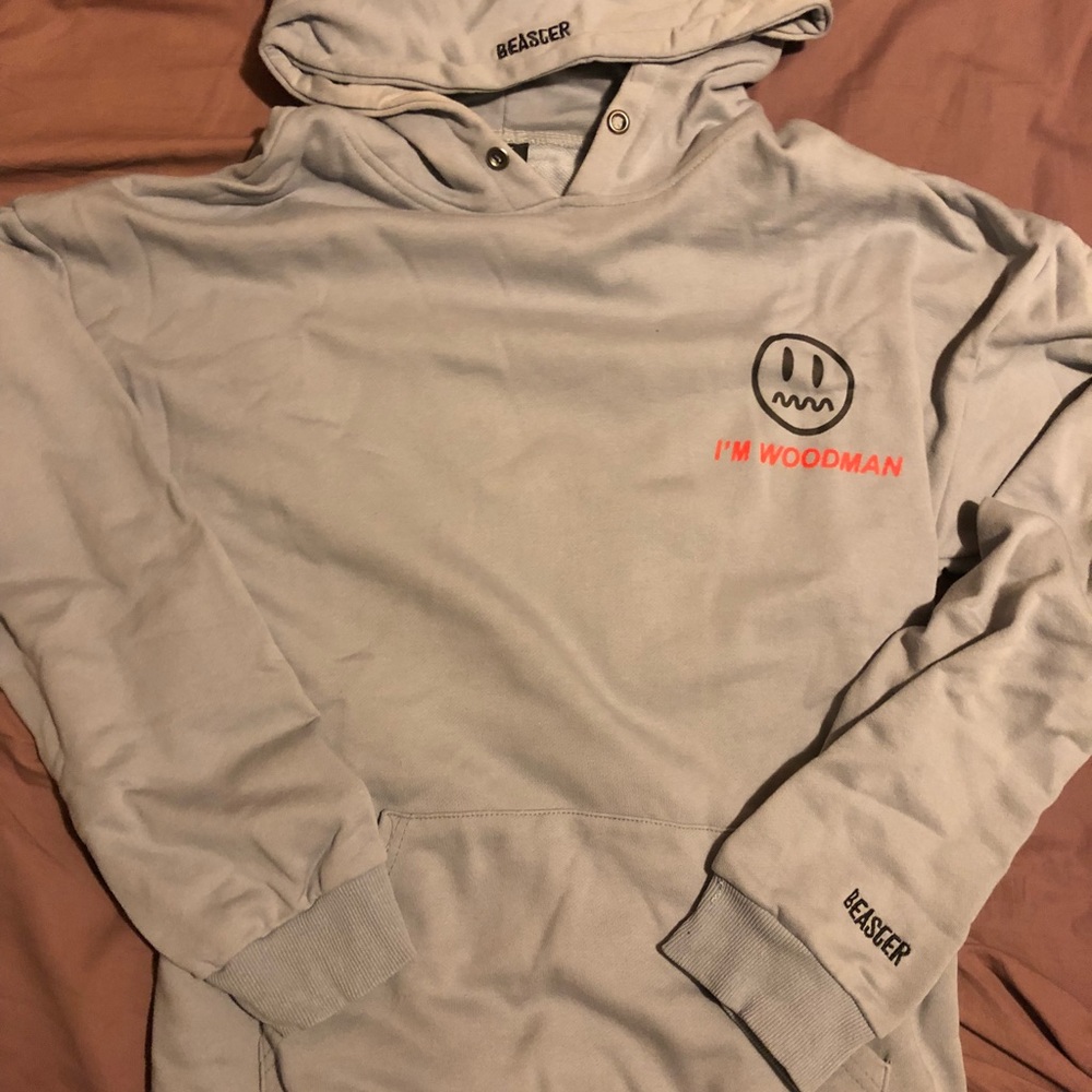 Beascer Hoodie size L